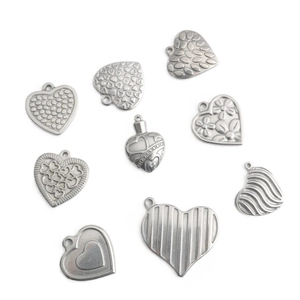 Colgantes de corazón de acero inoxidable con texturas para creación de joyas