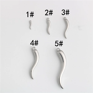 Detailed comparison of five sizes (1#-5#) of brushed stainless steel horn pendants