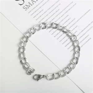 Titanstahl-Armband mit strukturierten Doppelgliederketten und Karabinerverschluss in Silber