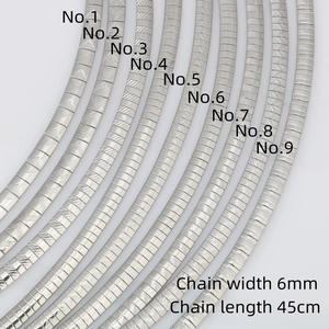 Dettaglio di nove motivi a catena piatta a serpente goffrata in acciaio, 6mm