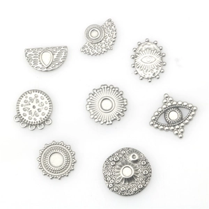 Set di 8 ciondoli in acciaio inox con sole e luna per la creazione di gioielli fai-da-te