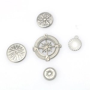 Ciondolo Rotondo in Acciaio Inossidabile Bussola Stella per Creazione Gioielli DIY Collana Bracciale Accessorio Retro Argento