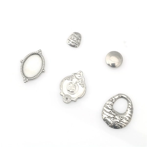 Set de colgantes plateados de acero inoxidable con textura de lava y relieve para joyería