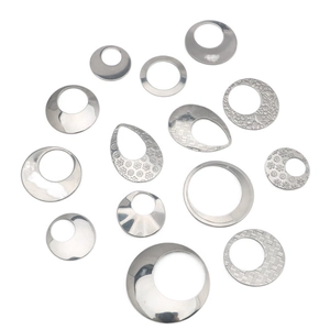 Anhänger aus Edelstahl mit eingravierten Blumenmustern für DIY-Schmuck in Silberoptik