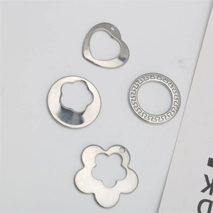 Pendenti in acciaio inossidabile a forma di fiore e cuore per accessori gioielli DIY