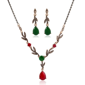 Conjunto de joyas vintage doradas con diseño de hojas y piedras de resina gota de agua