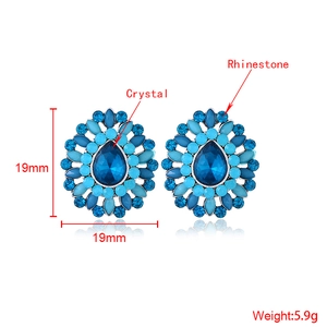 Dimensions détaillées des boucles d'oreilles fleur en cristal bleu et strass
