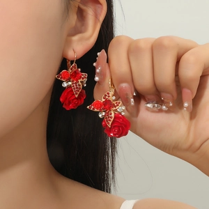 Boucles d'oreilles rose rouge et papillon avec cristaux et crochets dorés chics