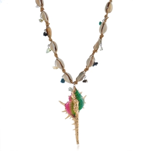 Handgefertigte Muschelkette mit Farbverlauf-Anhänger und gewebtem Boho-Strand-Stil