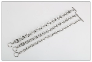 Tres cadenas rollo de acero inoxidable pulido con cierres OT en diferentes grosores