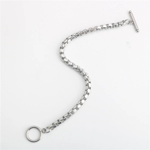Bracciale a maglie quadrate in acciaio al titanio con chiusura a ginocchiera argento
