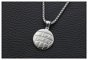 Silberne Volleyball-Halskette aus Edelstahl mit I Heart Voley Gravur auf einer Box-Kette