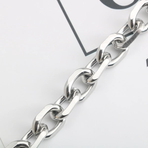 Chunky stainless steel chain bracelet for men with polished oval links in hip hop style