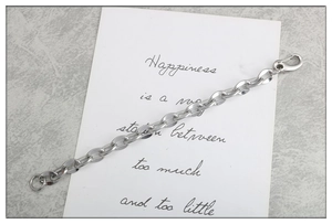 Classico bracciale a maglie in acciaio al titanio argento con chiusura a moschettone