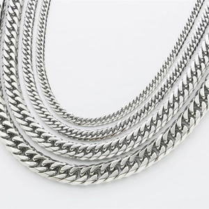 Cadenas de eslabones cubanos de acero inoxidable plateado pulido en cuatro grosores
