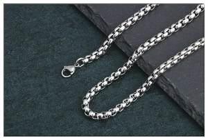 Collar de cadena de caja de acero inoxidable plateado con cierre de langosta en piedra