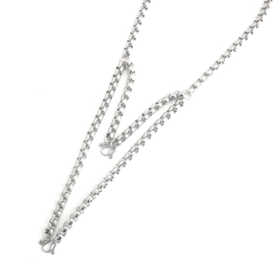 Collana a catena veneziana in acciaio inossidabile con chiusura a gancio a S su bianco