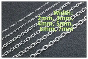 Detalle de cadenas de acero inoxidable plateado en varios anchos de 2mm hasta 7mm