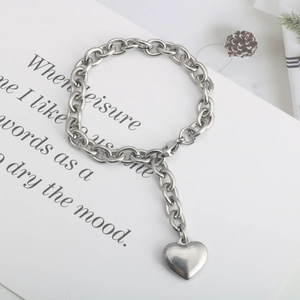 Bracelet chaîne à maillons en acier inoxydable argenté avec pendentif en cœur