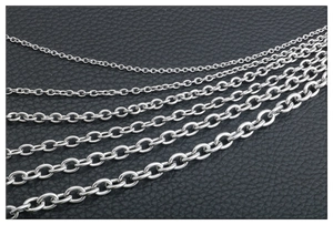 Cadenas de cruz de acero inoxidable pulido en seis tamaños para creación de joyas