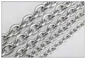 Cadenas de eslabones de acero pulido en cinco tamaños de 8 mm a 15 mm de ancho