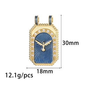 Vergulde tarot vogel hanger met blauw emaille, witte kristallen en 30x18mm afmetingen