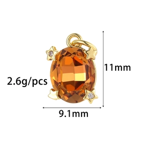 Vista macro de colgante dorado con circón naranja y estrellas incluyendo dimensiones