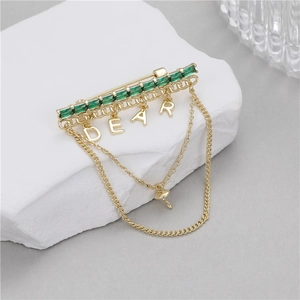 Elegant Copper Gold Plated Green Rhinestone Brooch DEAR Letter Tassel Chain Pin For Women Suit Cardigan Sweater Accessory Fashion Jewelry Gift