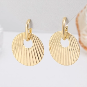 Boucles d'oreilles pendantes dorées rondes avec motif radial et design ajouré chic