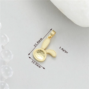 Colgante conejo bañado en oro 14K pulido con orejas mate y medidas 21,6mm por 12,5mm