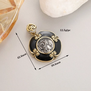 Nahaufnahme des Bronze-Porträtanhängers im Vintage-Stil, Maße 42,6 mm x 30,6 mm