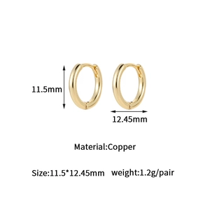 Detail showing 11.5mm gold-plated copper hoop earrings dimensions and weight specifications