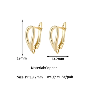 Detail of 14k gold-filled lever-back earring hooks with dimensions 19x13.2mm and weight 1.8g