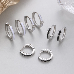 Parure de boucles d'oreilles vintage or 14K avec émail noir et blanc et zircons
