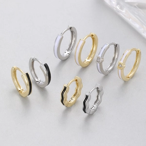 Boucles d'Oreilles Anneaux Huggie en Cuivre et Émail Plaqué Or Argent Zirconium Géométrique Ondulé pour Femme Bijoux
