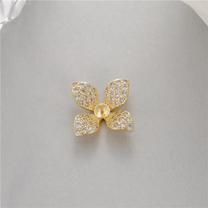 Golden four-leaf clover jewelry setting with micro-paved zircons and center post