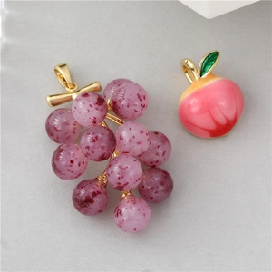 Pendentifs réalistes de raisin violet et pêche rose avec crochets dorés pour bijoux DIY