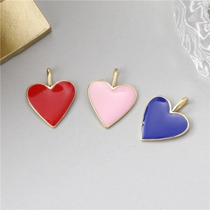 Pendentifs cœurs émaillés rouge, rose et bleu avec bordure dorée pour fabrication de bijoux