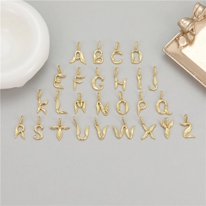 Alphabet Anhänger 14K Vergoldetes Kupfer Feder Textur Initialen Charm Für DIY Schmuckherstellung Halskette Armband Zubehör