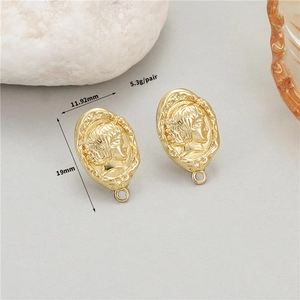 Detailansicht der 14K Gold-Königin-Porträtmünze mit Maßen von 19mm x 11,92mm