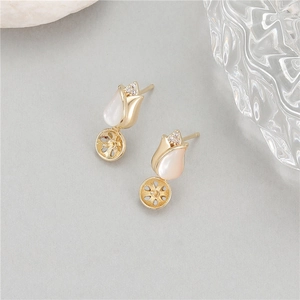 Pendientes de tulipán bañados en oro de 14k con nácar y bases para perlas