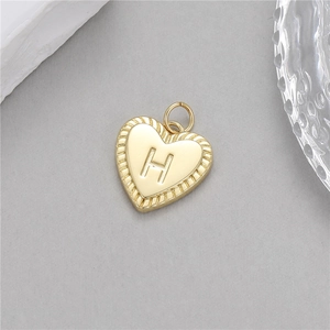 Pendentif cœur doré avec lettre H et bordure torsadée pour bijoux DIY et colliers