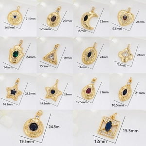 Detaillierte Sammlung von 14K vergoldeten Boho-Anhängern mit bunten Zirkonsteinen