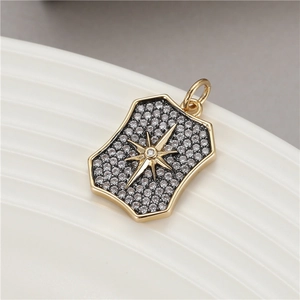 Exquisiter 14K vergoldeter Schildanhänger mit Zirkonia-Mikropavé und goldenem Stern