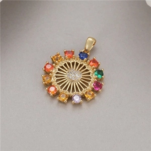 Bunter Zirkon Sonnenanhänger mit 14K Goldbeschichtung und Herzmitte für DIY Schmuck
