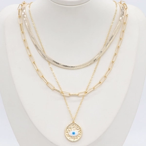 Dreilagiges goldene Halsketten-Set mit flacher Schlangenkette und Evil-Eye-Anhänger