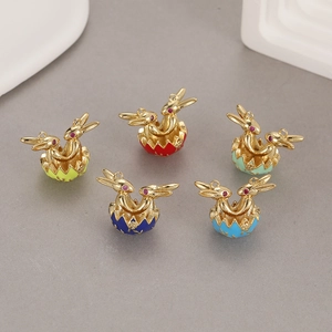 Ciondolo Coniglio di Pasqua in Guscio d'Uovo Rame Placcato Oro 14K Smalto Bunny Charm Per Fai Da Te Gioielli Collana