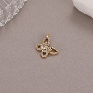 Pendentif papillon exquis plaqué or 14K serti de zircons blancs étincelants et brillants