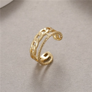 Minimalistischer doppellagiger Goldring mit Panzerkette und gedrehter Seilstruktur
