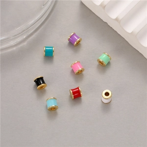 Cuentas cilíndricas de esmalte de colores bañadas en oro para crear joyas y pulseras